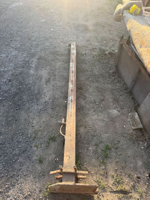 Стойка от ворот с сетчатыми воротами