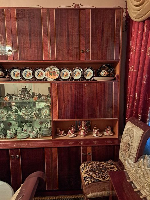 Продам антиквариат мебель для гостинной