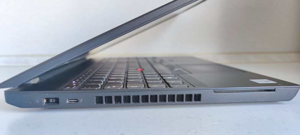 Lenovo ThinkPad P15v Gen 1 (i7-10850H | 32GB RAM | 512GB SSD)