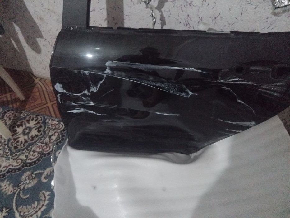 Onix old va orqa eshik. Shafyor tomon. Ozgina dtp bolgan