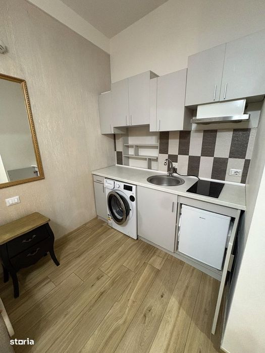 gars 28 mp centru 2 min de medicina la vila totul separat 300 euro