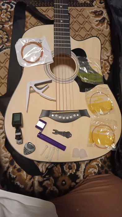 Продам гитару в отличном состоянии