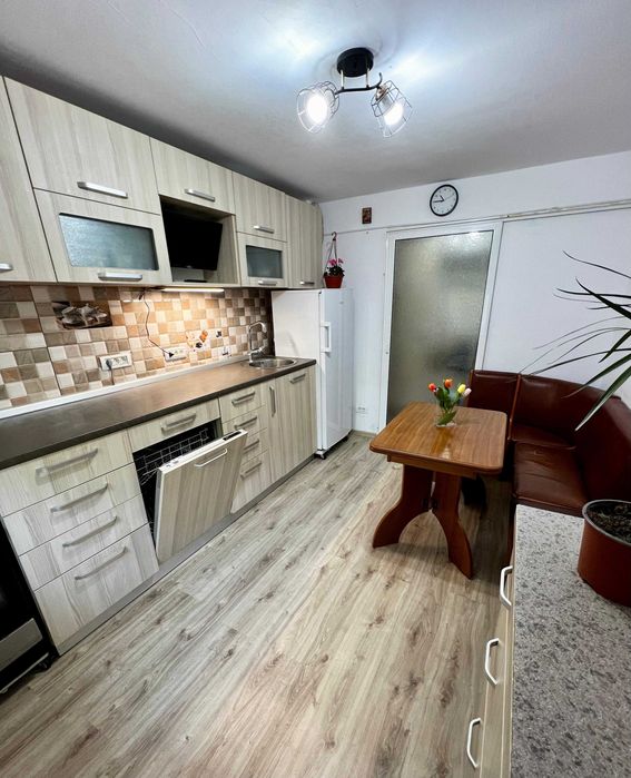 Vand apartament 4 camere-Costieni-direct proprietar