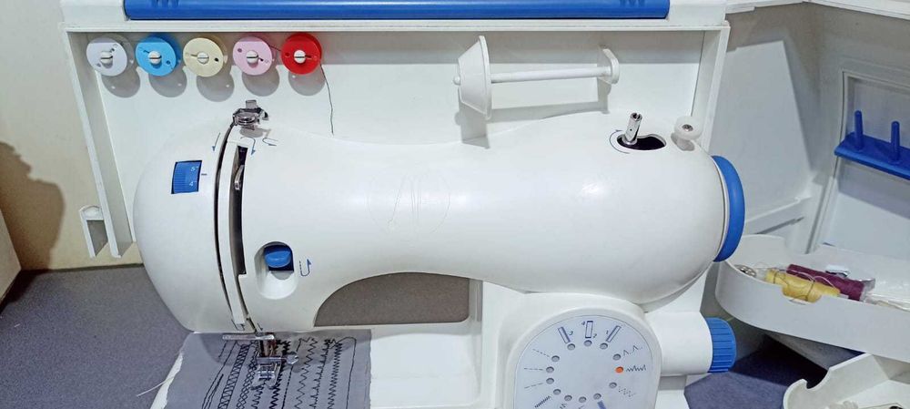 Masina de cusut Victoria Nahcentrum cu grifer metalic