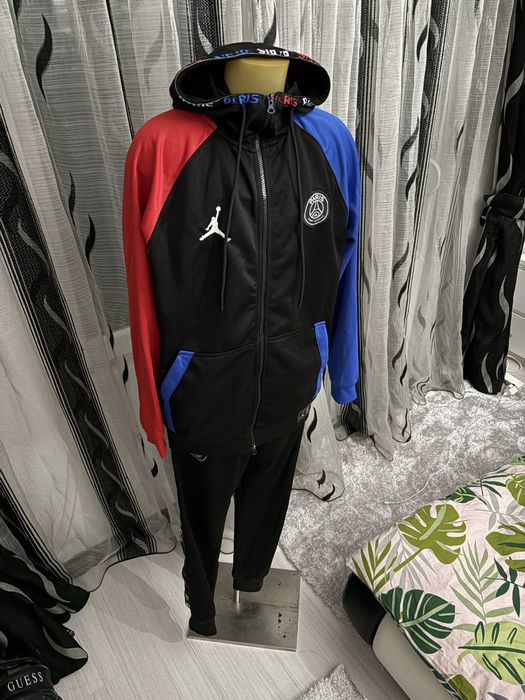 Jordan x PSG & Nike x Barcelona анцузи