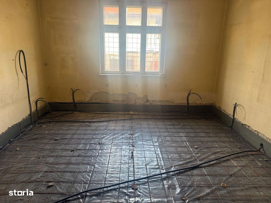 Vanzare teren 1111 mp+constructii, Targoviste, Liceul Carabela
