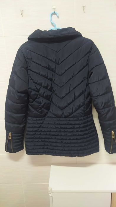 Vand geaca dama Banna, marimea:L 185/88A, bleumarin, stare excelenta