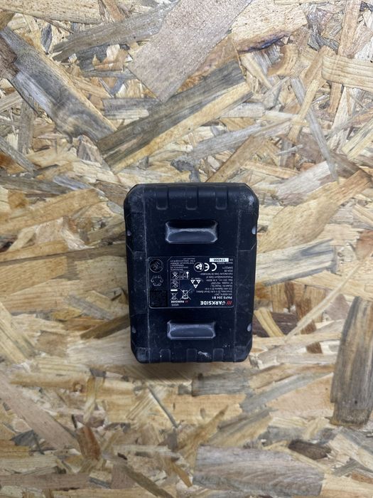 Стойки / държачи за  Parkside X20V батерии и зарядно