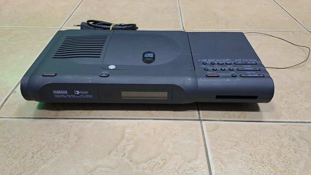 Yamaha може ина 12V, CD/DVD ,вградин усилвател,тунер и мн.екстри-200лв