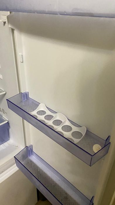 Холодильник.    .