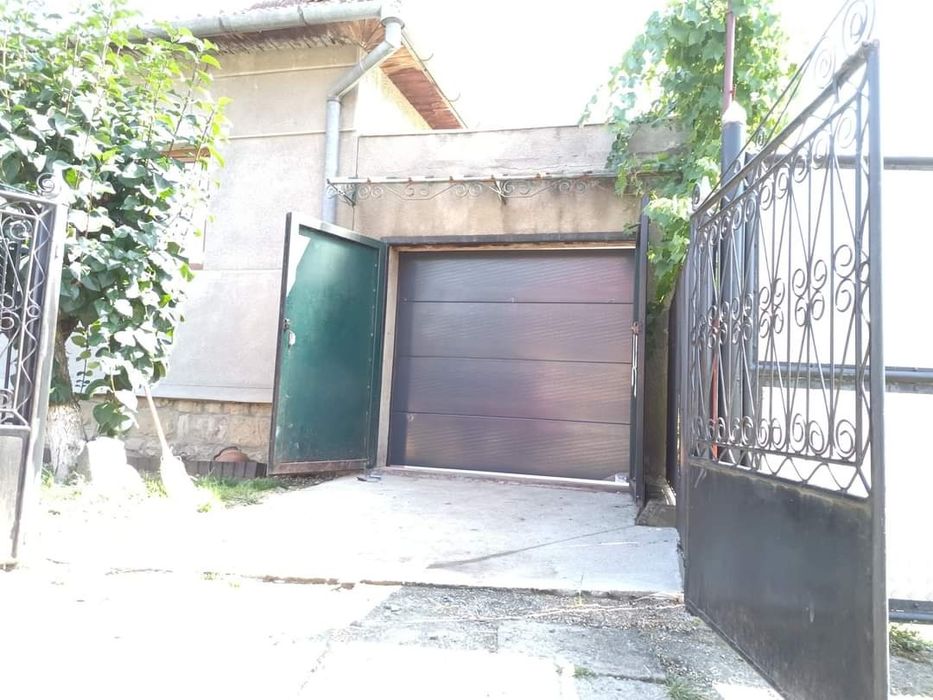 Usa de garaj secționala