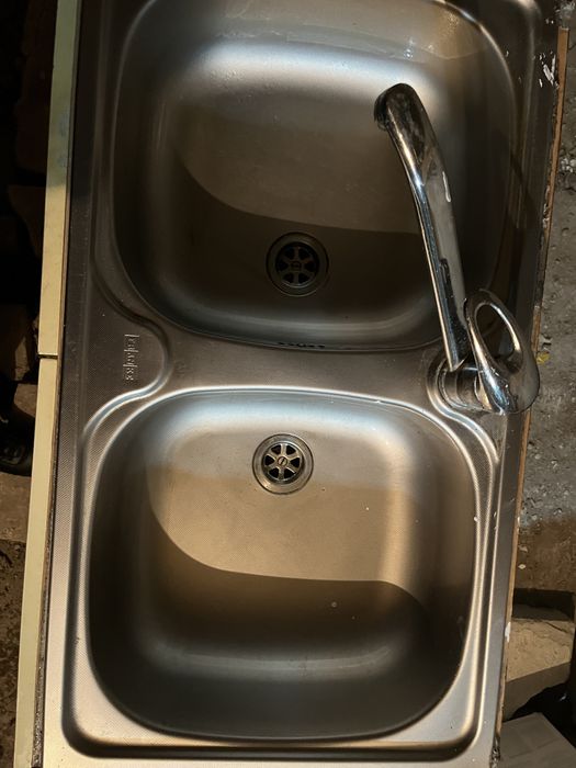 Vând chiuvetă DUBLA de bucatarie FR AN KE  de inox completa cu dulap