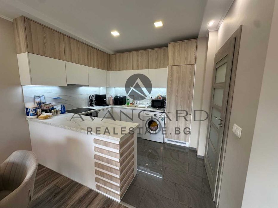 Продава се Тристаен апартамент в Пловдив, Христо Смирненски - 125 кв.м за 1498 €/кв.м - Снимка #3