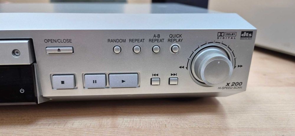 Продавам домашен DVD player Panasonic DVD-RV32 - 50 евро