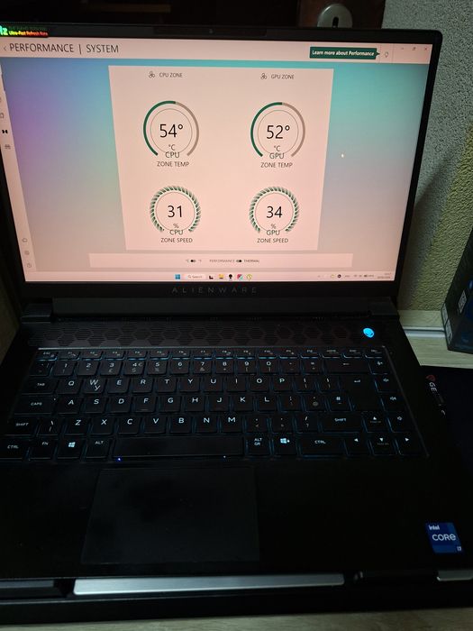 Геймърски лаптоп Alienware M15 R6