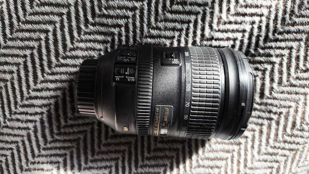 Объектив Nikon 28-300