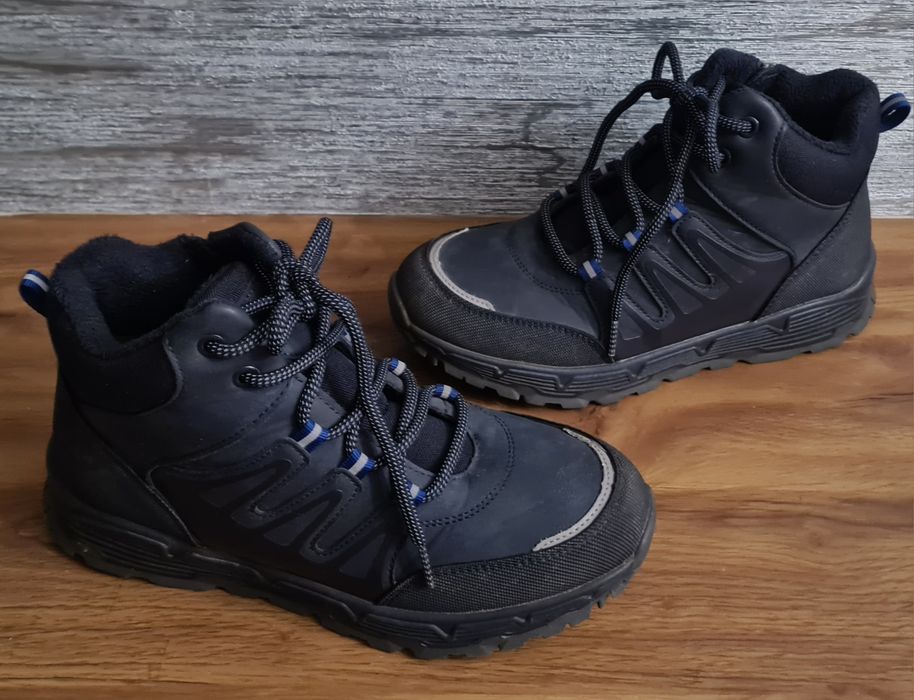 Ботинки на мальчика демисезонные в отличном состоянии