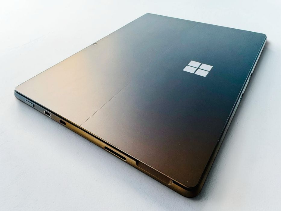 Microsoft Surface Pro 8 13" Touch i5-1145G7 8GB 256GB SSD Перфектен! Гаранция!