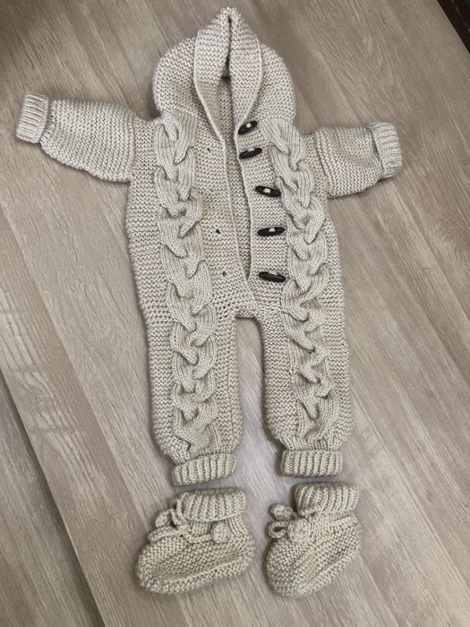 Продам детский вязаный комбинезон