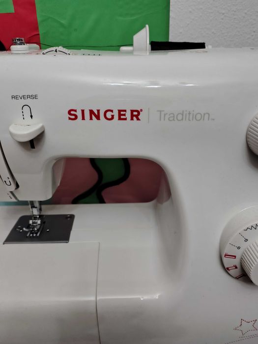 Vând mașină de cusut Singer