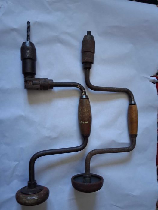 Masini de gaurit manuale