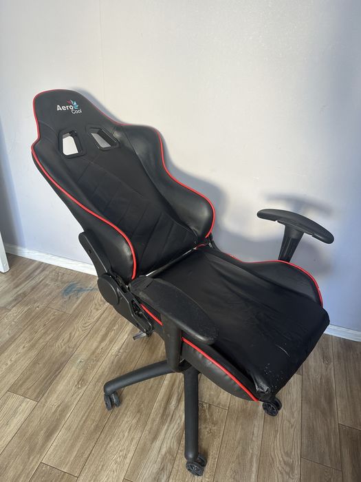 Игровое кресло помпьютерное