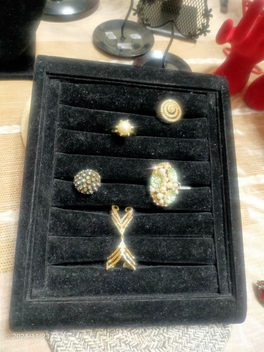 Маникены для витрина бижутерии