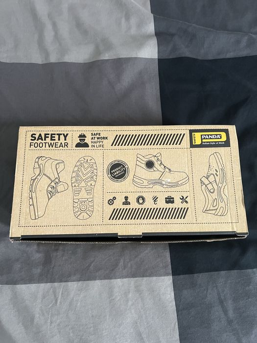 Papuci de lucru (bombeu)