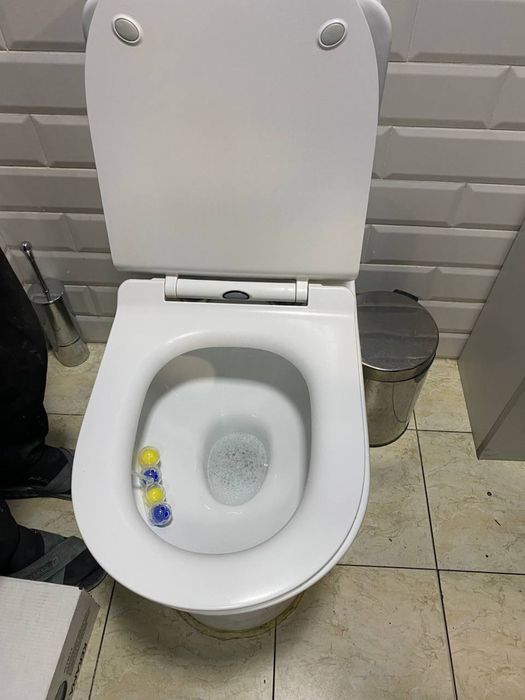 Унитаз и раковина продается срочно