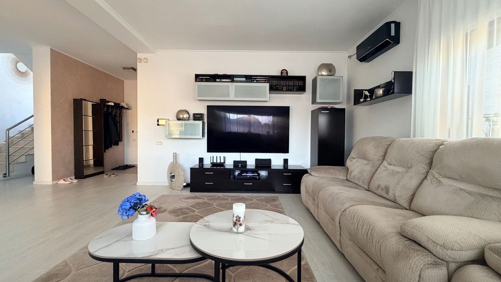 Mobillier complet living + Pantofar cu 5 usi (cu oglinda, de la Mobexpert) + Cuier de perete pentru haine