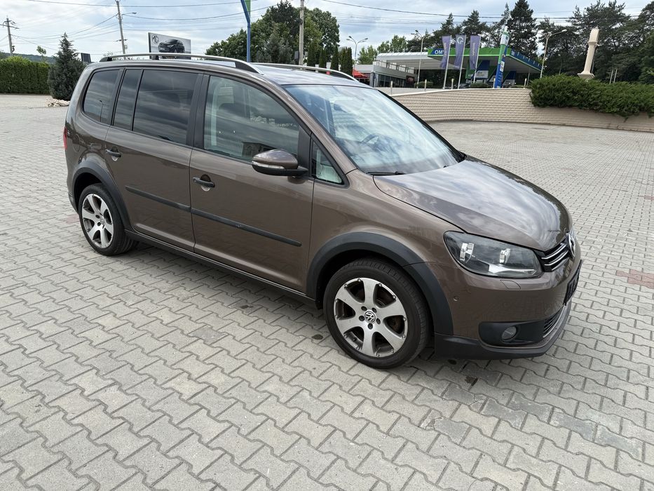 VOLKSWAGEN Touran 2011 — imagine 5