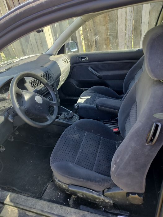 Vînd golf 4.  1.6 benzină