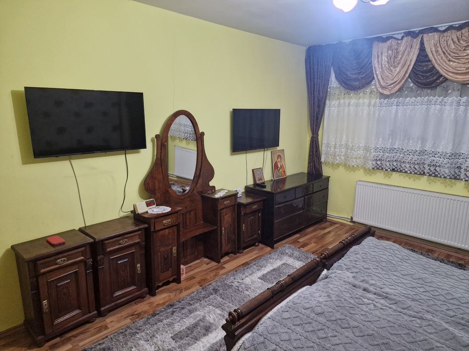 Vând mobila din lemn impecabila