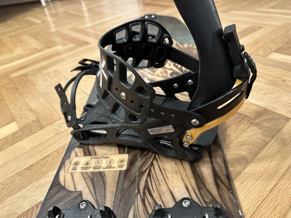 Splitboard Jones Explorer 156 + Karakoram Connect-R + Piei Jones