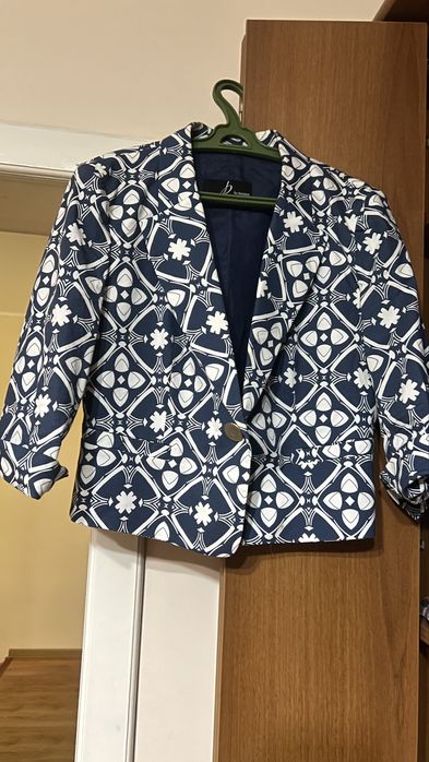 Продам женские  одежды  размер 46.