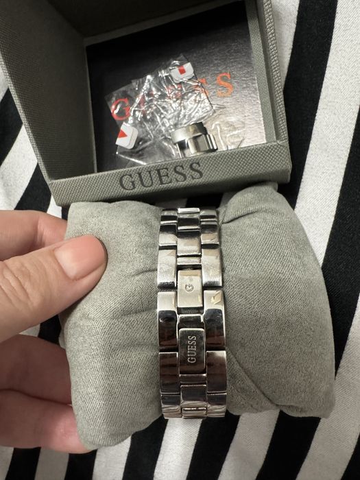Ceas Guess argintiu de dama