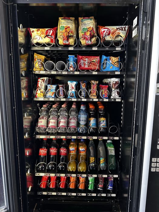 Aparate scucuri & snacks vending