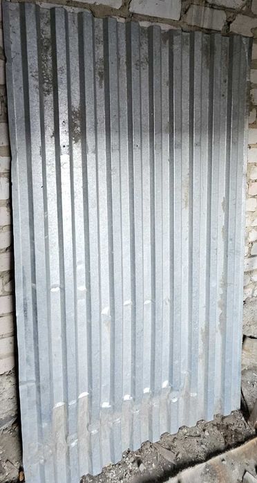 Профлист оцинкованный б/у 1,9*1,07 м.  Район 1000 мелочей.