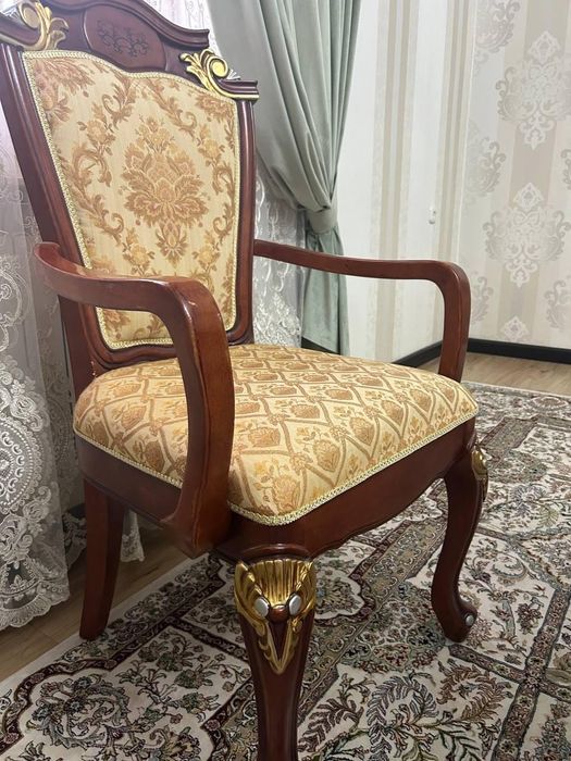 Стол со стульями из чистого дерево