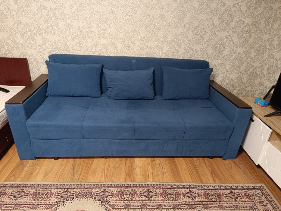 Диван.           .