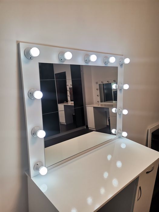 Огледало за грим с осветление