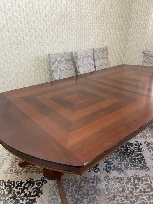 Продаётся горка, комод с зеркалом и стол