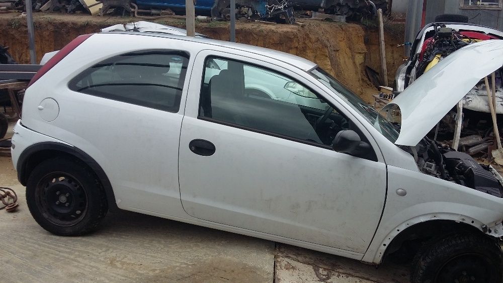 Продавам Опел корса Ц 1.3ЦДТИ - Opel Corsa C 1.3CDTI на-части