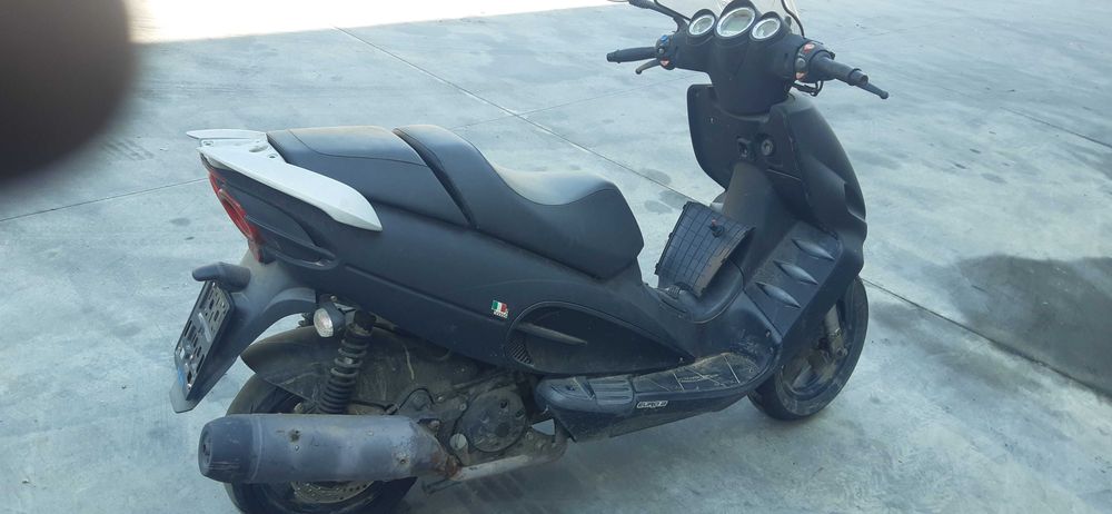 Скутер Малагути Ф12-макси(Malaguti F12 Maxi 125 )-На части