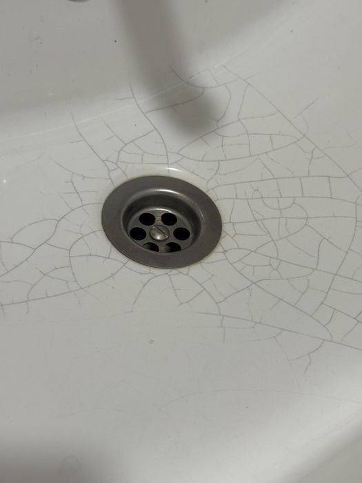 Раковина с тумбой и зеркалом