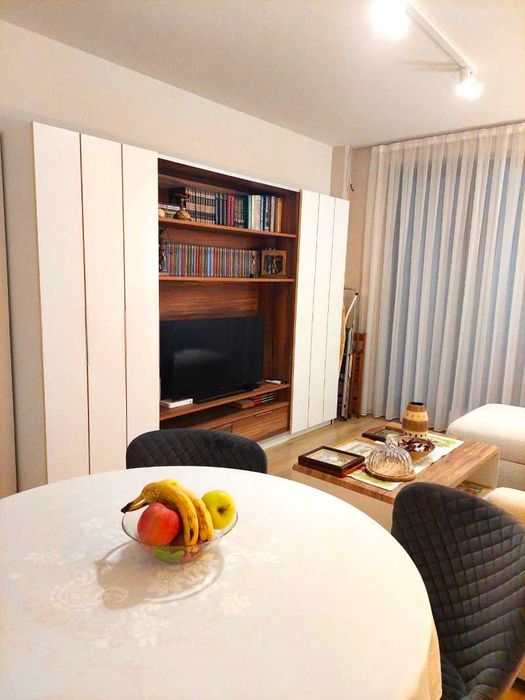 Двустаен обзаведен апартамент в Центъра