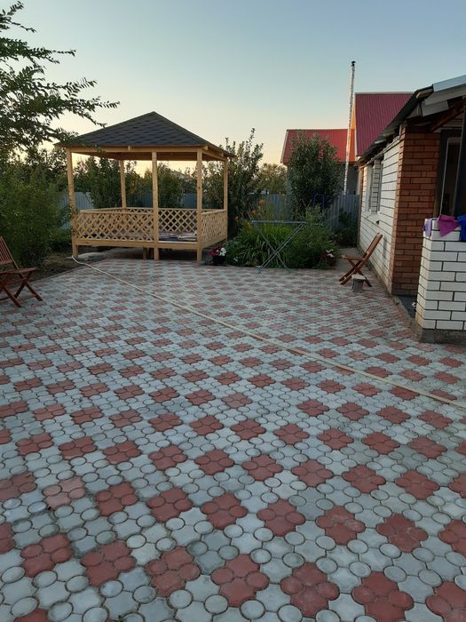 Продаётся дом  10 соток с двумя домами