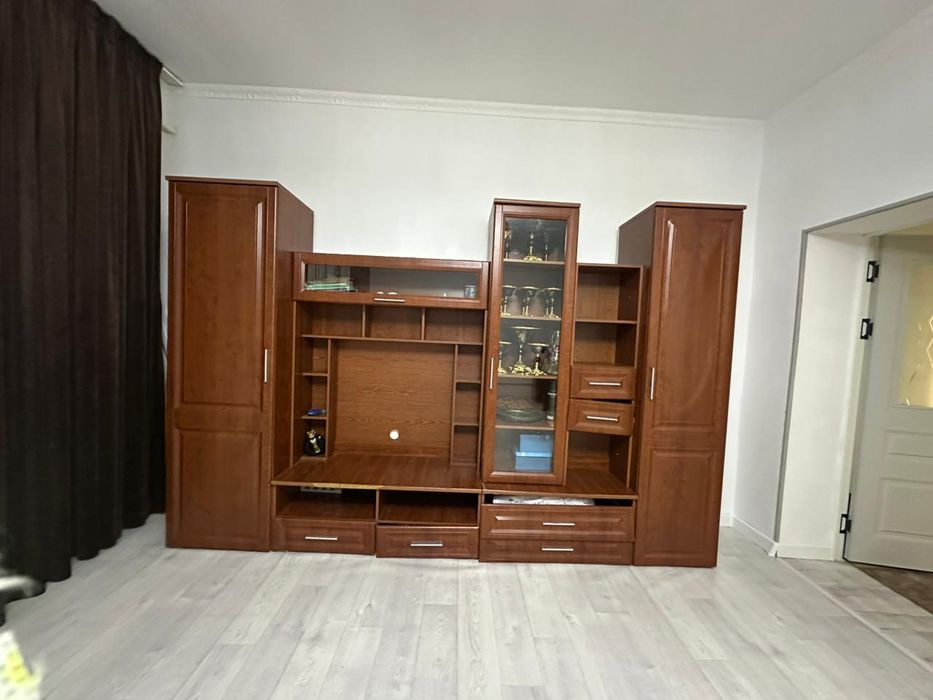 Гостинный шкаф для зала