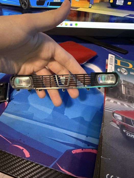 Macheta Dacia 1/8 piese