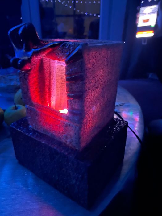 Лампа с водопад с променящи цветове